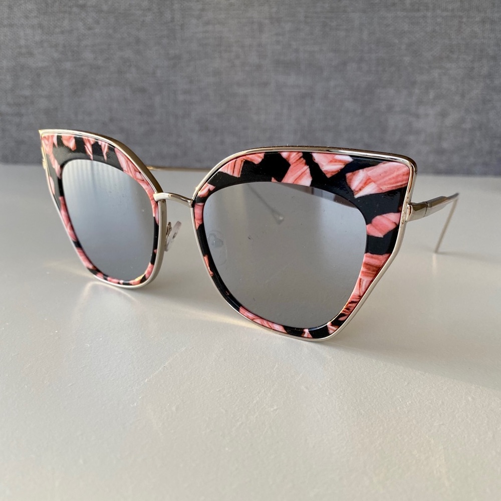 Black and pink cateye polarized women sunglasses